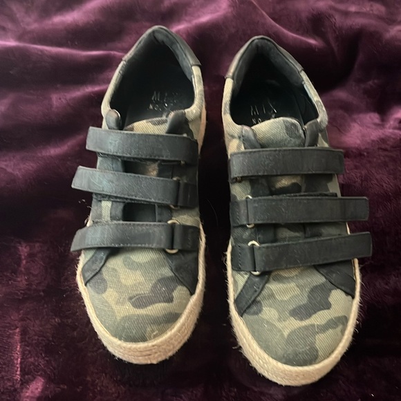 Camo Platform Funky Sneakers - Picture 1 of 4